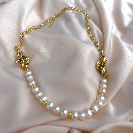 Classy Pearled Necklace