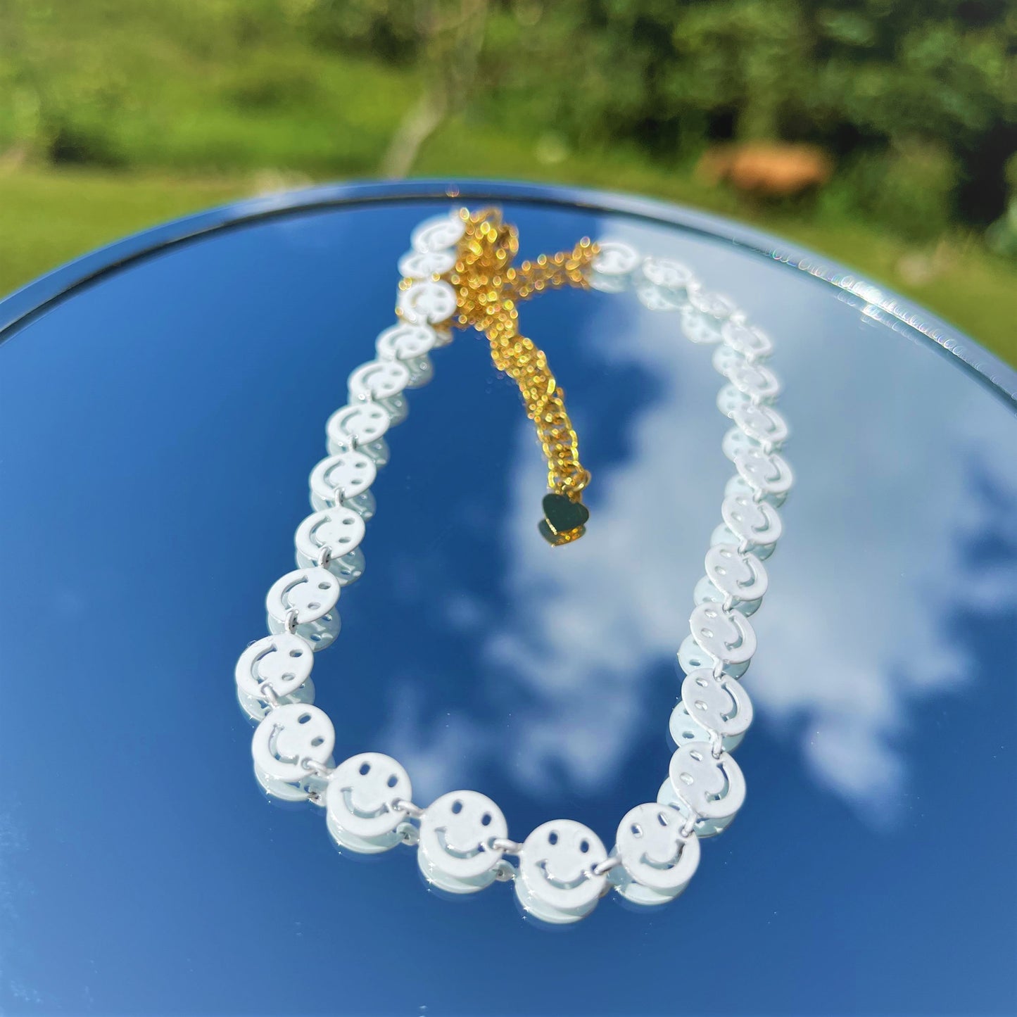 WHITE HAPPY FACE CHOKER