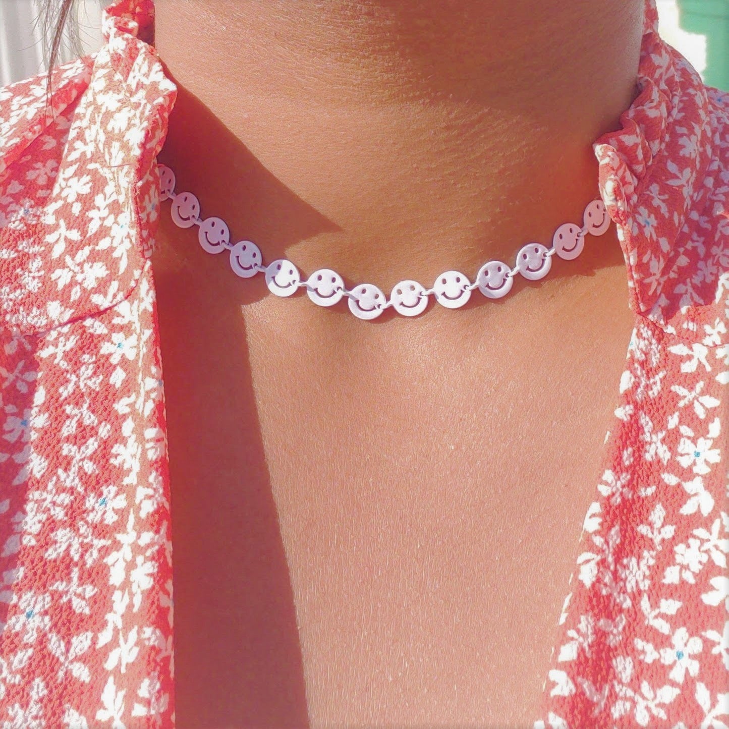 WHITE HAPPY FACE CHOKER